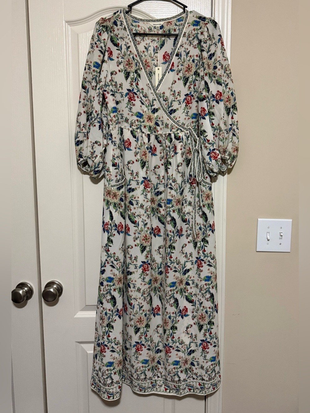 Max Studio Floral V-Neck Maxi Dress NWT $178 - Picture 2 of 9